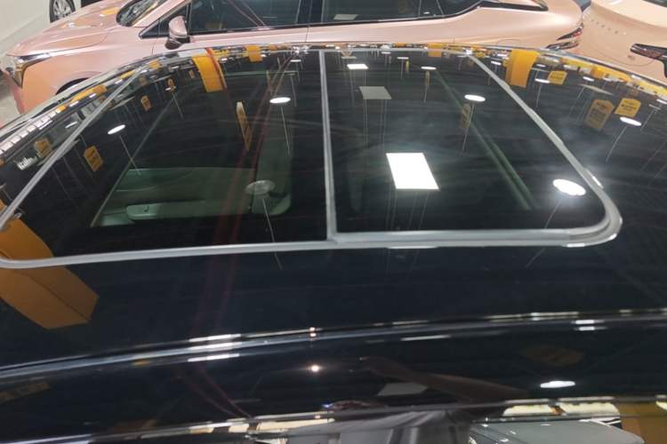 Used Lynk & Co 07 2024 EM-P 126 Long-Range Halo Roof