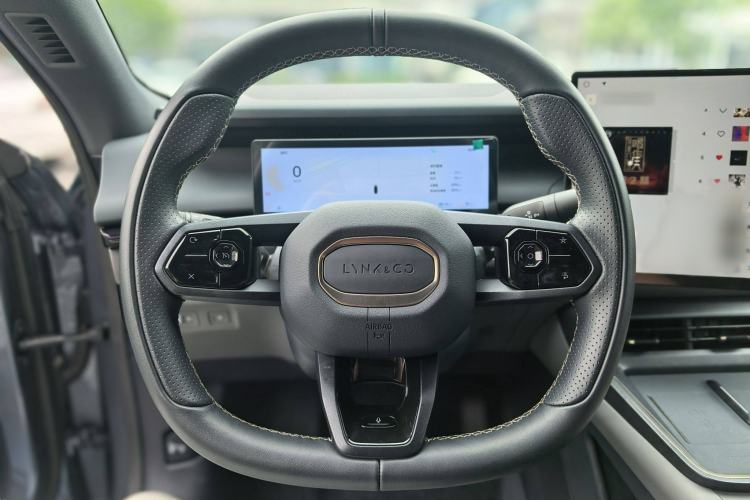 Used Lynk & Co 07 2024 EM-P 126 Long-Range Ultra Steering Wheel