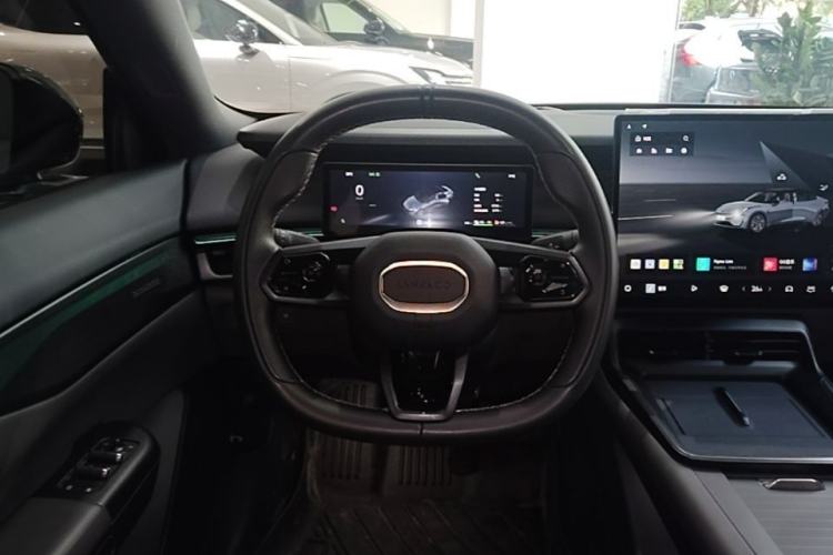 Used Lynk & Co 07 2024 EM-P 126 Long-Range Ultra Steering Wheel