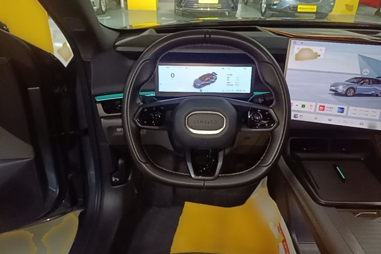 Used Lynk & Co 07 2024 EM-P 126 Long-Range Ultra Steering Wheel