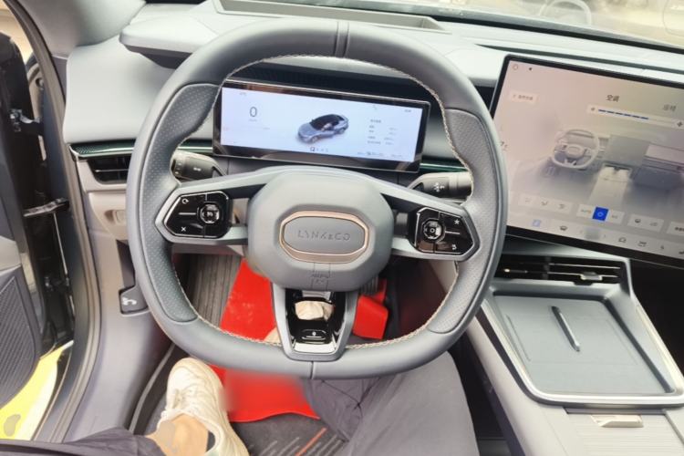 Used Lynk & Co 07 2024 EM-P 126 Long-Range Ultra Steering Wheel
