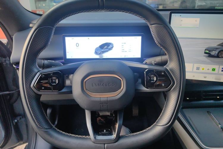 Used Lynk & Co 07 2024 EM-P 126 Long-Range Ultra Steering Wheel