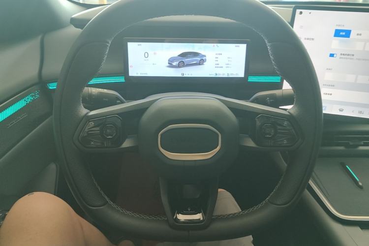 Used Lynk & Co 07 2024 EM-P 126 Long-Range Ultra Steering Wheel
