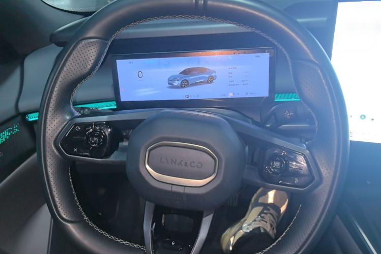 Used Lynk & Co 07 2024 EM-P 126 Long-Range Ultra Steering Wheel