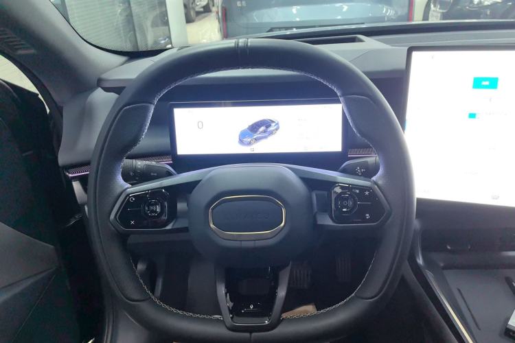 Used Lynk & Co 07 2024 EM-P 126 Long-Range Ultra Steering Wheel