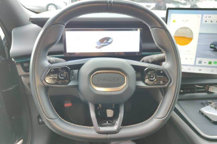 Used Lynk & Co 07 2024 EM-P 126 Long-Range Ultra Steering Wheel