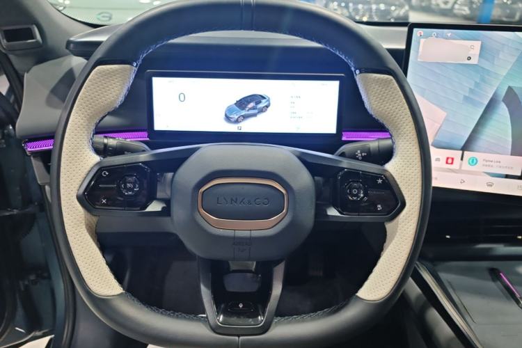 Used Lynk & Co 07 2024 EM-P 126 Long-Range Ultra Steering Wheel