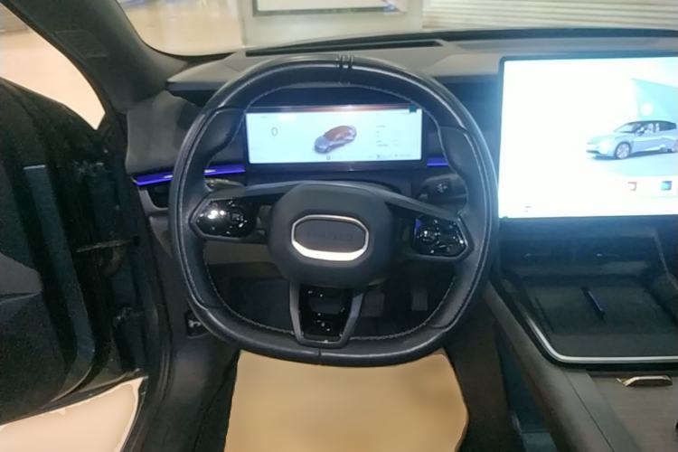 Used Lynk & Co 07 2024 EM-P 126 Long-Range Ultra Steering Wheel