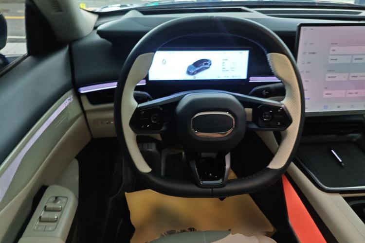 Used Lynk & Co 07 2024 EM-P 126 Long-Range Ultra Steering Wheel