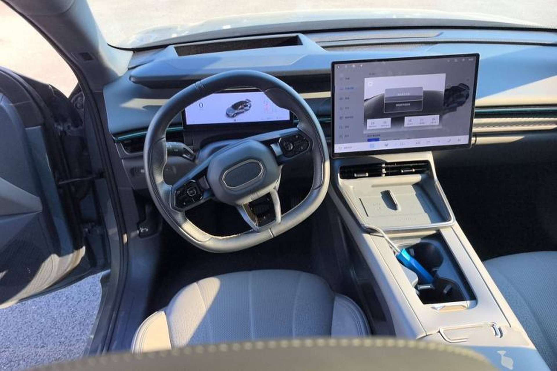 Used Lynk & Co 07 2024 EM-P 126 Long-Range Ultra Steering Wheel