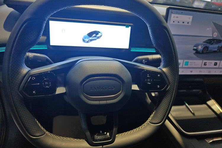Used Lynk & Co 07 2024 EM-P 126 Long-Range Ultra Steering Wheel