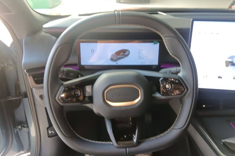 Used Lynk & Co 07 2024 EM-P 126 Long-Range Ultra Steering Wheel