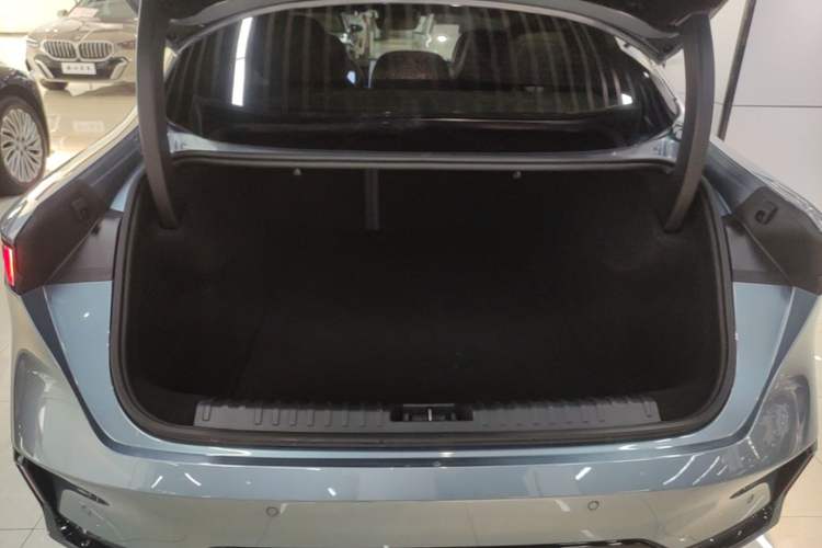 Used Lynk & Co 07 2024 EM-P 126 Long-Range Ultra Trunk