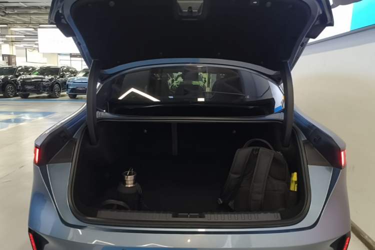 Used Lynk & Co 07 2024 EM-P 126 Long-Range Ultra Trunk