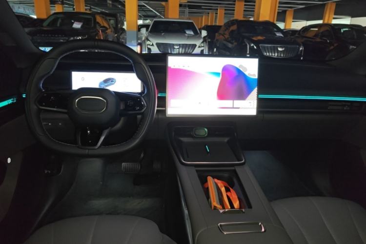 Used Lynk & Co 07 2024 EM-P 126 Long-Range Ultra Center Console