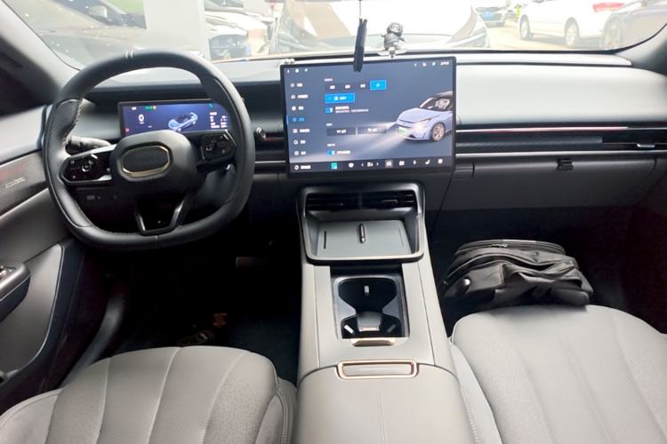 Used Lynk & Co 07 2024 EM-P 126 Long-Range Halo Center Console