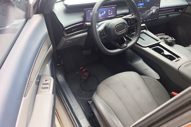Used Lynk & Co 07 2024 EM-P 126 Long-Range Halo Driver Seat