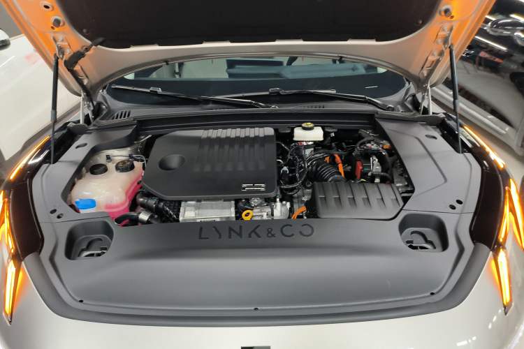 Used Lynk & Co 07 2024 EM-P 126 Long-Range Halo Engine Bay