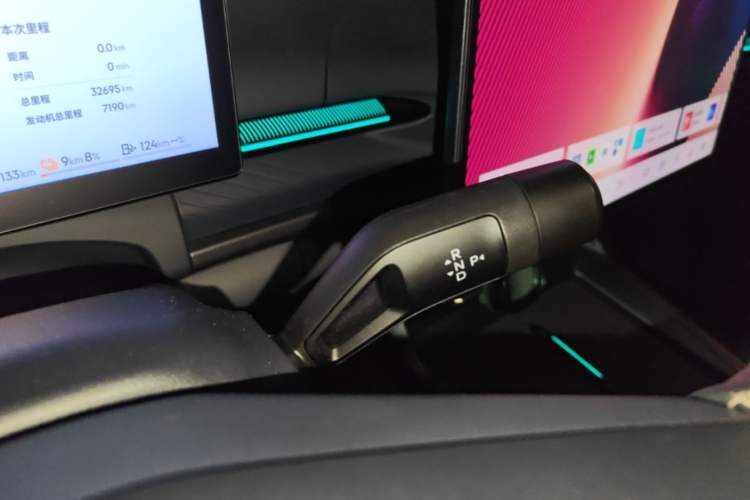 Used Lynk & Co 07 2024 EM-P 126 Long-Range Ultra Gear Lever