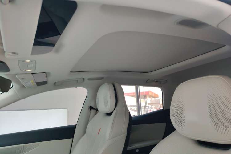 Used Lynk & Co 07 2024 EM-P 126 Long-Range Halo Headliner