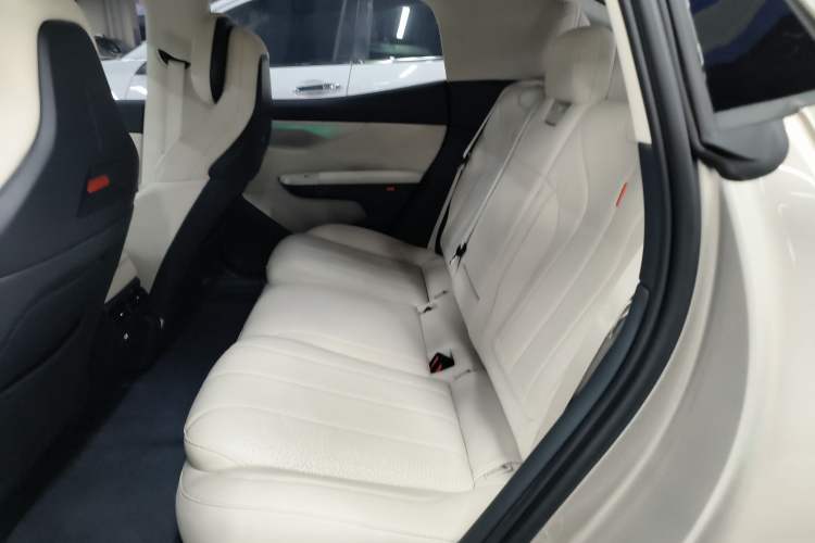 Used Lynk & Co 07 2024 EM-P 126 Long-Range Halo Interior 4