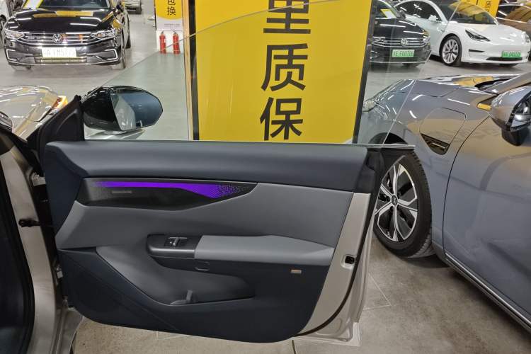 Used Lynk & Co 07 2024 EM-P 126 Long-Range Halo Interior 5
