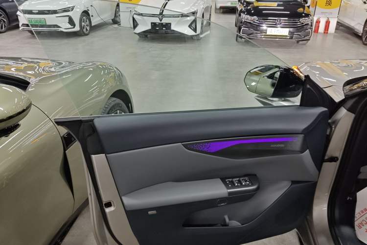 Used Lynk & Co 07 2024 EM-P 126 Long-Range Halo Interior 7