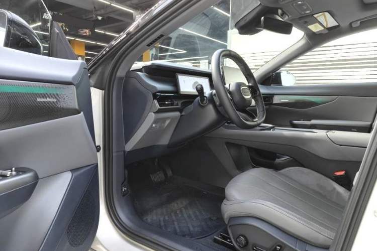Used Lynk & Co 07 2024 EM-P 126 Long-Range Ultra Left Front Seat