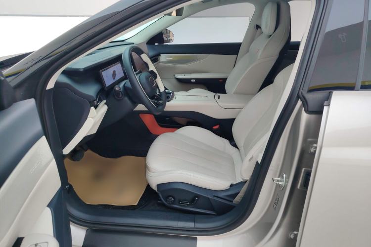 Used Lynk & Co 07 2024 EM-P 126 Long-Range Halo Left Front Seat