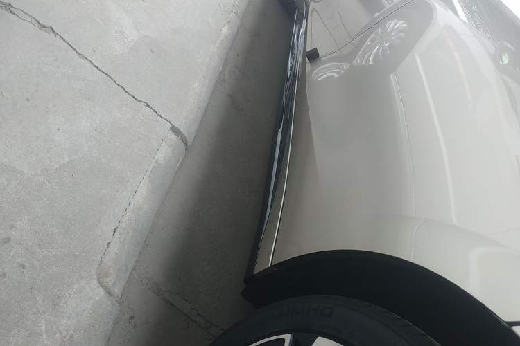 Used Lynk & Co 07 2024 EM-P 126 Long-Range Halo Left Side Sill