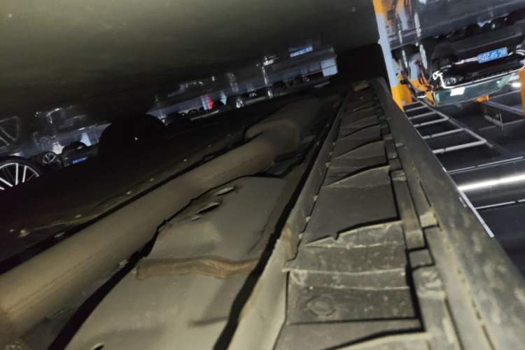Used Lynk & Co 07 2024 EM-P 126 Long-Range Ultra Left Side Sill