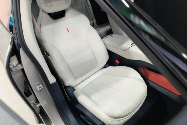 Used Lynk & Co 07 2024 EM-P 126 Long-Range Halo Right Front Seat