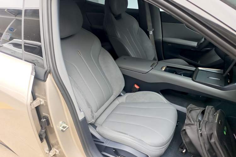 Used Lynk & Co 07 2024 EM-P 126 Long-Range Halo Right Front Seat