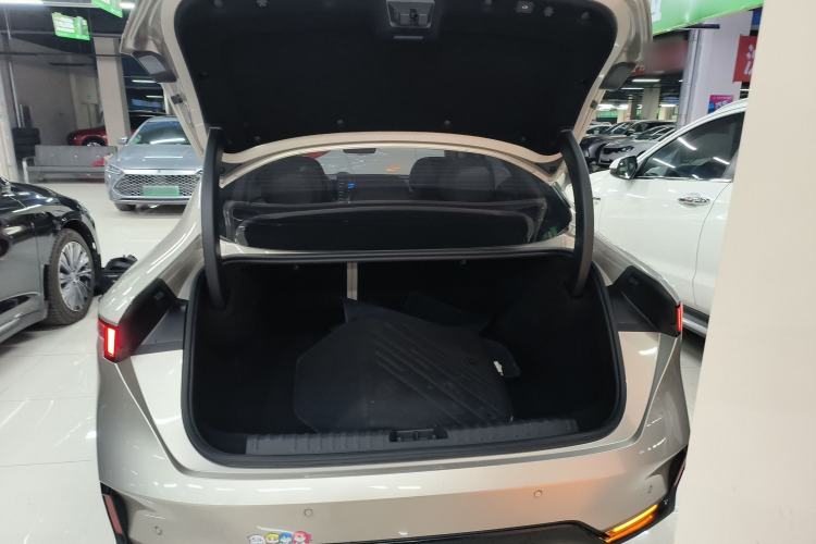 Used Lynk & Co 07 2024 EM-P 126 Long-Range Halo Trunk