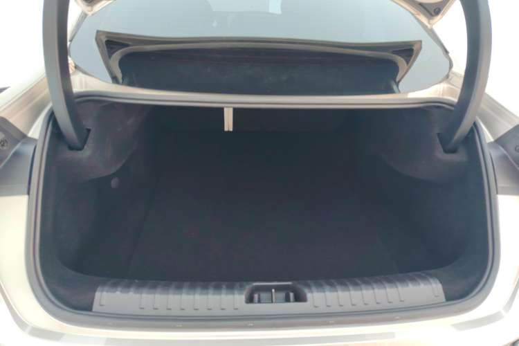 Used Lynk & Co 07 2024 EM-P 126 Long-Range Halo Trunk