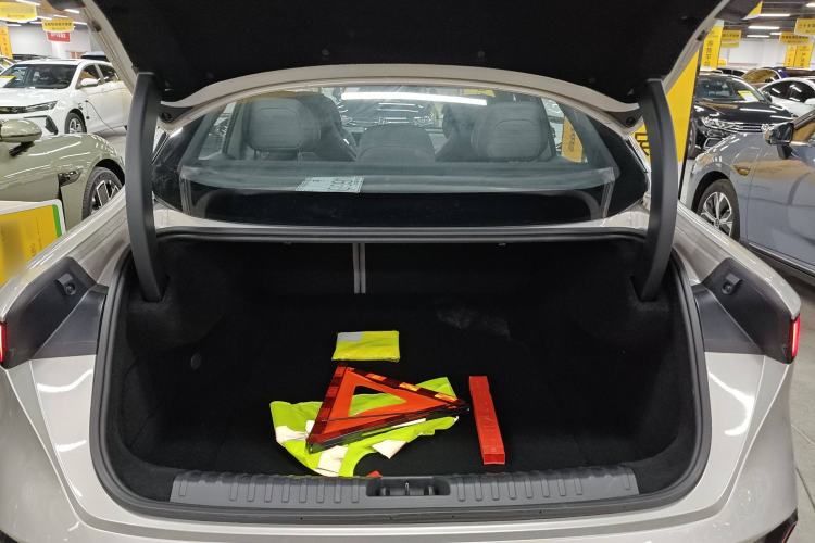 Used Lynk & Co 07 2024 EM-P 126 Long-Range Halo Trunk