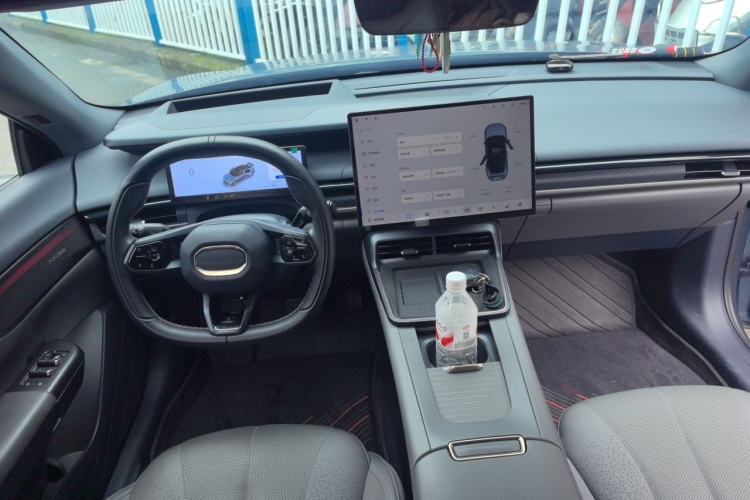 Used Lynk & Co 07 2024 EM-P 126 Long-Range Ultra Center Console