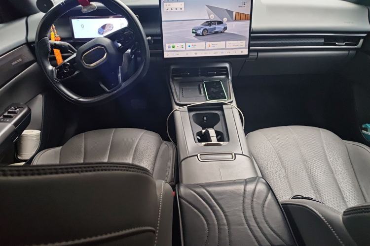 Used Lynk & Co 07 2024 EM-P 126 Long-Range Ultra Center Console