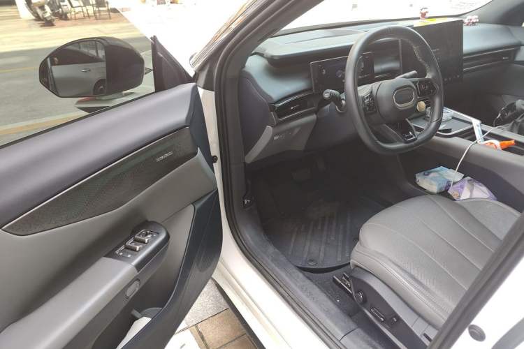 Used Lynk & Co 07 2024 EM-P 126 Long-Range Halo Driver Seat