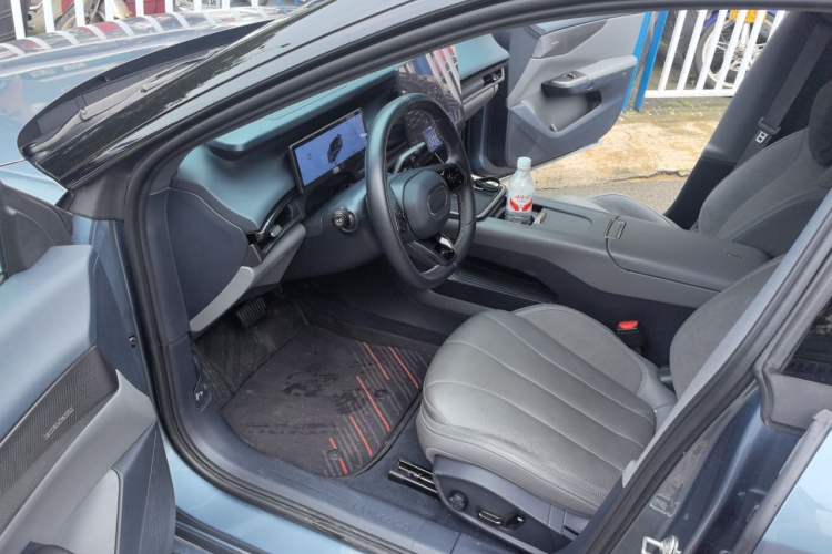 Used Lynk & Co 07 2024 EM-P 126 Long-Range Ultra Driver Seat