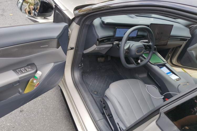 Used Lynk & Co 07 2024 EM-P 126 Long-Range Halo Driver Seat