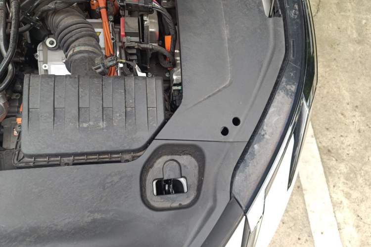 Used Lynk & Co 07 2024 EM-P 126 Long-Range Ultra Engine Bay Left
