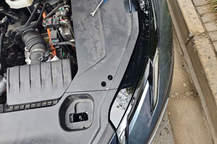 Used Lynk & Co 07 2024 EM-P 126 Long-Range Ultra Engine Bay Left
