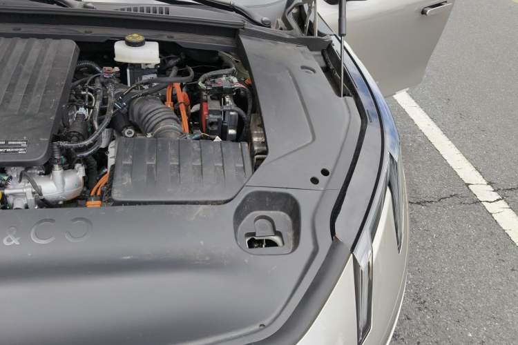 Used Lynk & Co 07 2024 EM-P 126 Long-Range Halo Engine Bay Left
