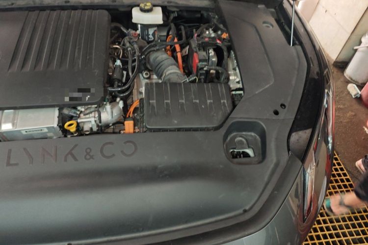 Used Lynk & Co 07 2024 EM-P 126 Long-Range Halo Engine Bay Left