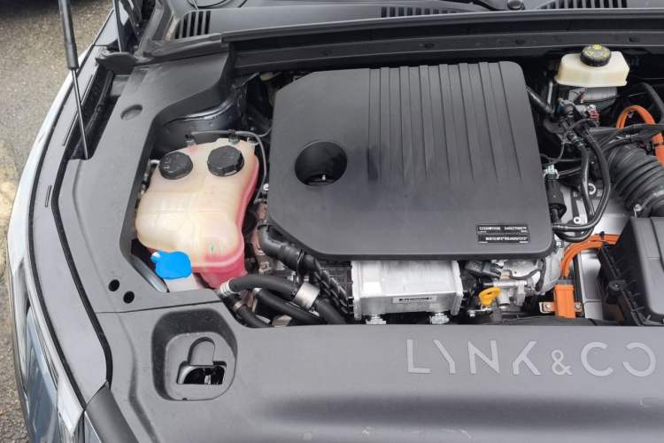 Used Lynk & Co 07 2024 EM-P 126 Long-Range Ultra Engine Bay Right