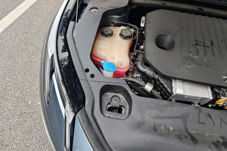 Used Lynk & Co 07 2024 EM-P 126 Long-Range Ultra Engine Bay Right