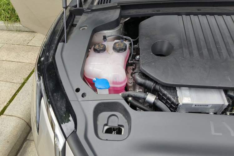 Used Lynk & Co 07 2024 EM-P 126 Long-Range Halo Engine Bay Right