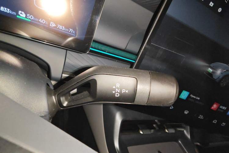 Used Lynk & Co 07 2024 EM-P 126 Long-Range Halo Gear Lever