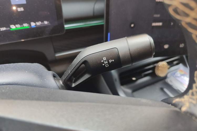 Used Lynk & Co 07 2024 EM-P 126 Long-Range Halo Gear Lever